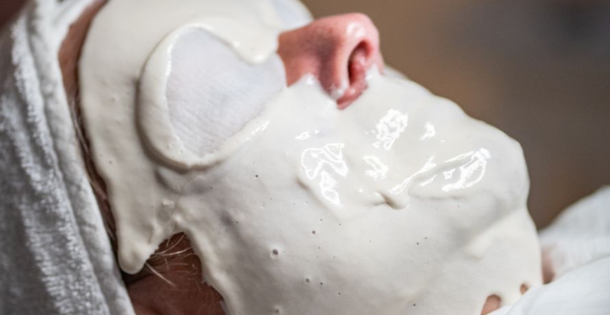 Kosmetik aus dem Meer Peel off Behandlung im Kosmetikstudio