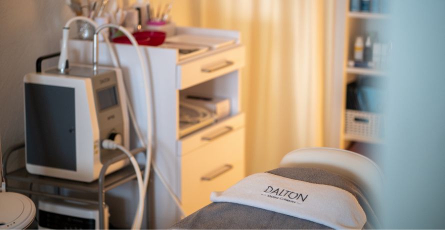 Dalton Marine Facial Behandlung im Kosmetikstudio