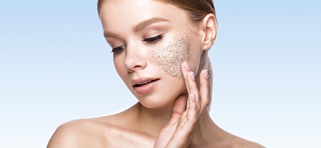 Guida all'esfoliazione Come esfoliare il viso e il corpo