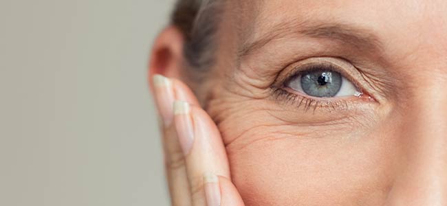 Behandlung bei Krähenfüßen und Augenfalten