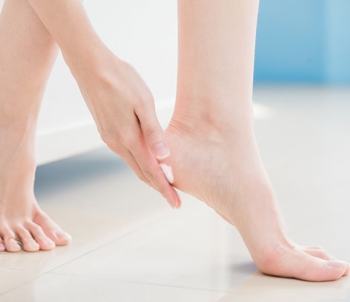 Fußcreme mit Urea für rissige Haut
